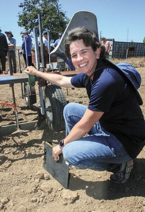 Lynn Sosnoskie, University of California, Davis, assistant project scientist, checks out an herbicide applicator rigged to put the material four inches below the surface. (photo: Bob Johnson)